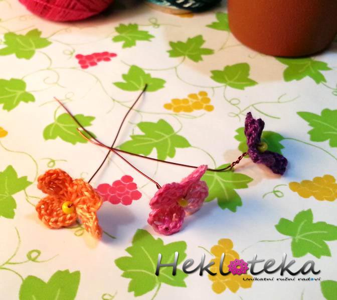 Heklane ljubičice vezivanje cvetića